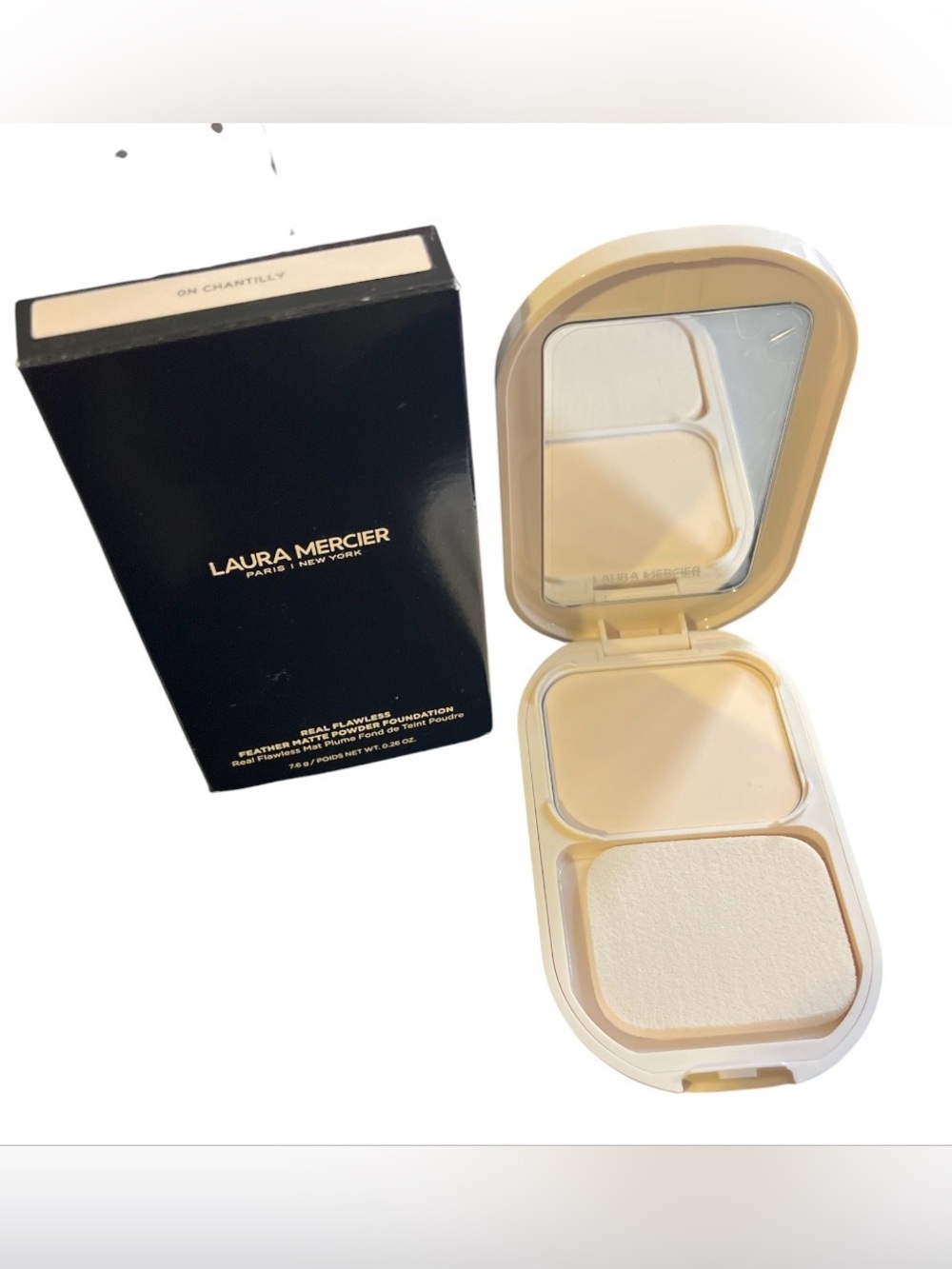 laura mercier Compact Powder Foundation - On Chantilly